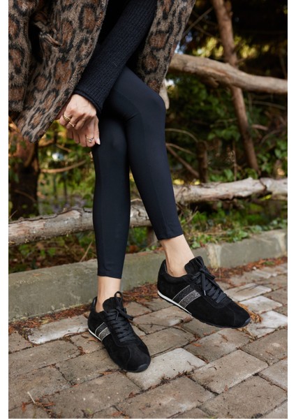 Tella Kadın Bej Gercek Suet Bagcıklı Taşli Sneaker