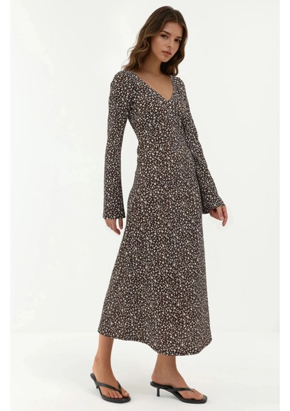 Kadın Zarif Çiçek Desenli V Yaka Uzun Elbise Kahverengi