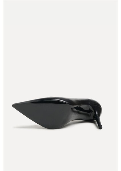 255000 Tokalı Stiletto Siyah Deri