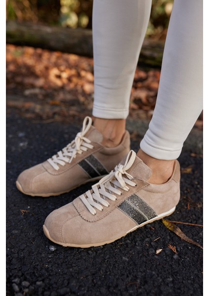 Tella Kadın Bej Gercek Suet Bagcıklı Taşli Sneaker