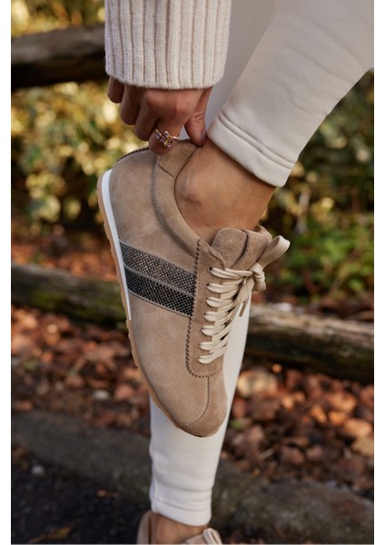Tella Kadın Bej Gercek Suet Bagcıklı Taşli Sneaker