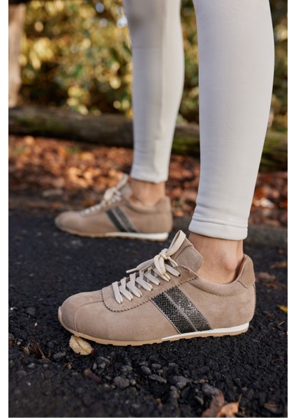 Tella Kadın Bej Gercek Suet Bagcıklı Taşli Sneaker