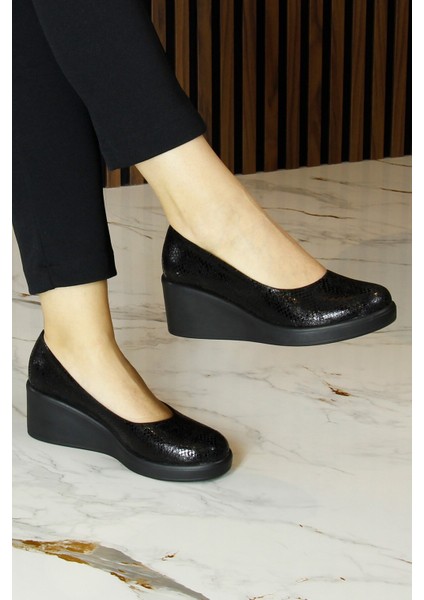 Mabel Siyah Yılan Hakiki Dana Derisi Yuvarlak Burun Dolgu Topuklu Günlük Ayakkabı