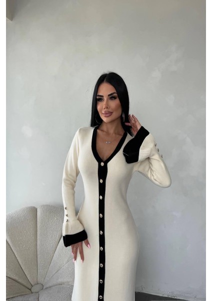 V Yaka Önden Düğmeli Yırtmaçlı Uzun Kollu Triko Elbise