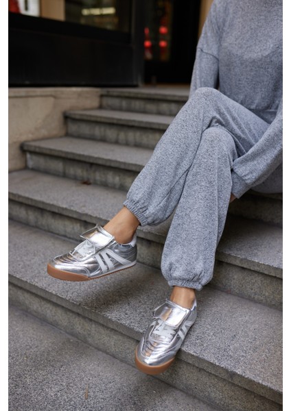 Eduard Kadın Gumus Dıkıslı Bagcıklın Sneaker fiyatları