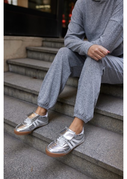Eduard Kadın Gumus Dıkıslı Bagcıklın Sneaker modelleri