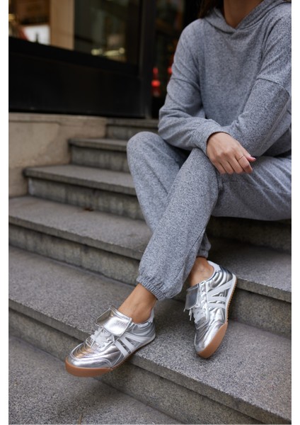 Eduard Kadın Gumus Dıkıslı Bagcıklın Sneaker fırsatları