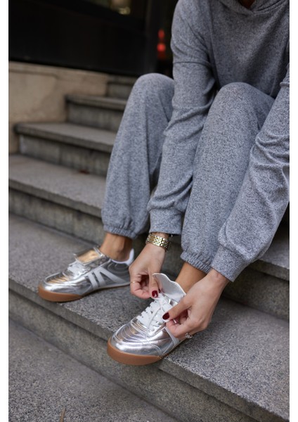 Eduard Kadın Gumus Dıkıslı Bagcıklın Sneaker indirimleri