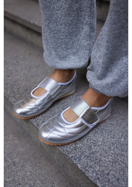 Bartu Kadın Siyah Bantli Dıkıslı Ayakkabi fırsatları