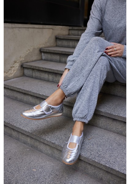 Bartu Kadın Siyah Bantli Dıkıslı Ayakkabi