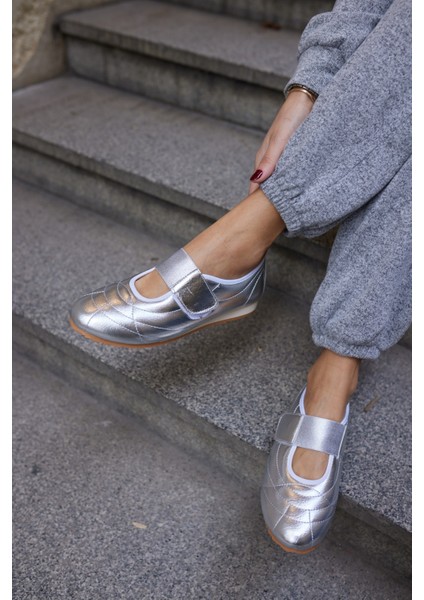 Bartu Kadın Siyah Bantli Dıkıslı Ayakkabi