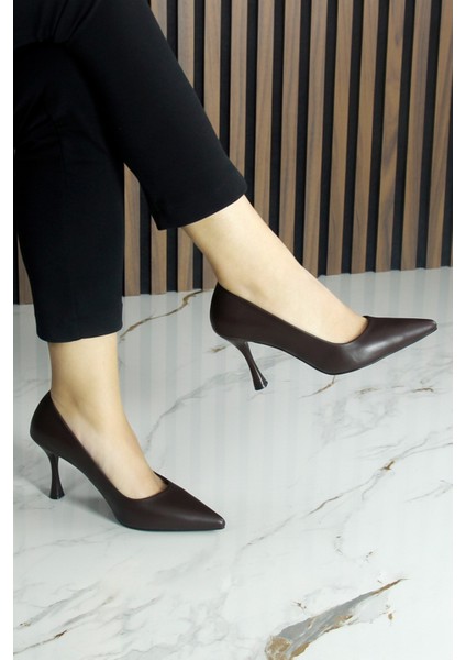 Suzanna Kahverengi Hakiki Dana Derisi Sivri Burun Klasik Ince Topuklu Ayakkabı