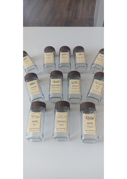 12'li Akasya Kapaklı Baharatlık Seti Cam ( 16 Adet Hediye Etiket )