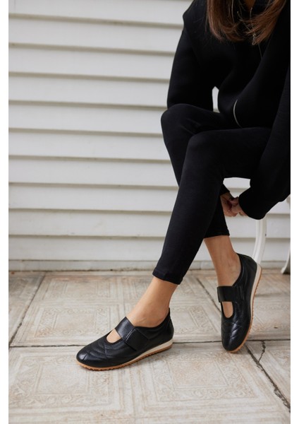 Bartu Kadın Siyah Bantli Dıkıslı Ayakkabi