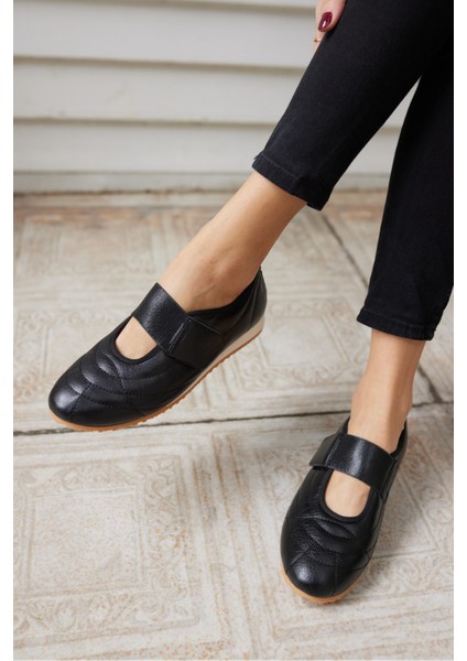 Bartu Kadın Siyah Bantli Dıkıslı Ayakkabi fırsatları