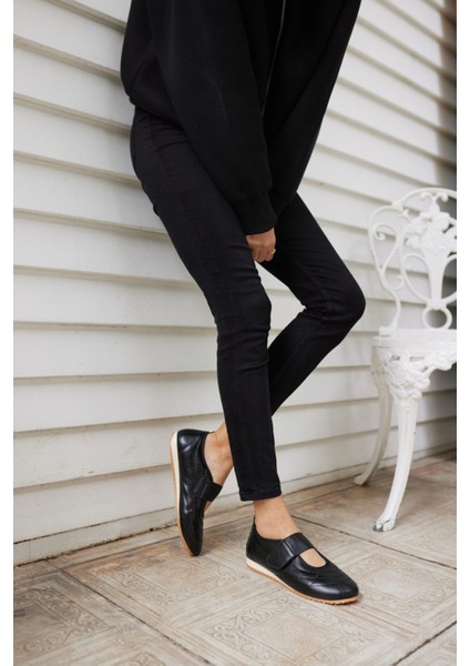 Bartu Kadın Siyah Bantli Dıkıslı Ayakkabi