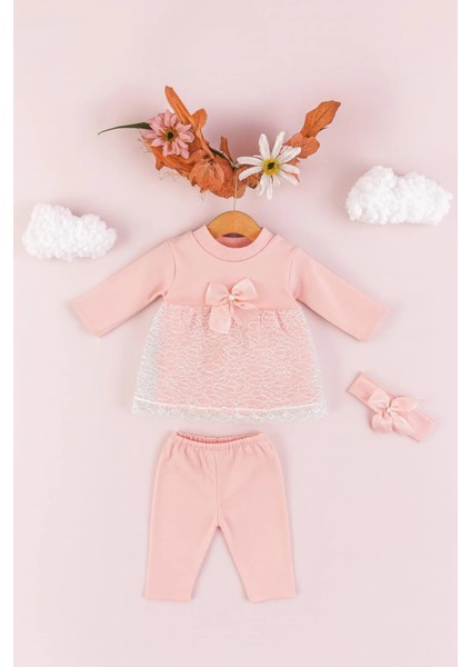 Bebek Kız Pamuklu 3’lü Takım – Dantel Detaylı Elbise, Tayt ve Fiyonklu Saç Bandı