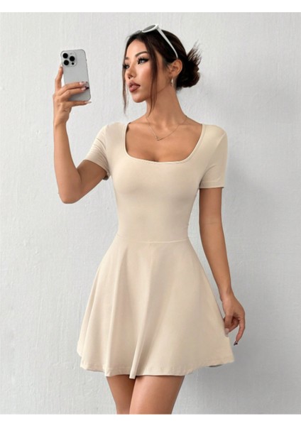 Mini Kare Yaka Tenis Elbisesi + Cepli Şort Eklentili Elbise