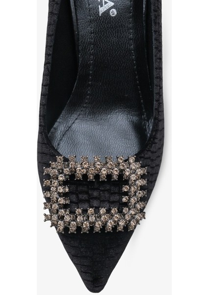Lunvera Kadife Taşlı Tokalı Kadın Topuklu Ayakkabı Siyah fırsatları