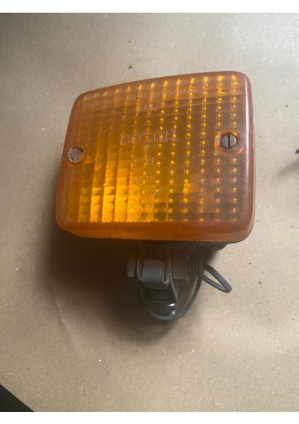 Universal Traktör Fergüson Park Lambası Çamurluk Sinyalini