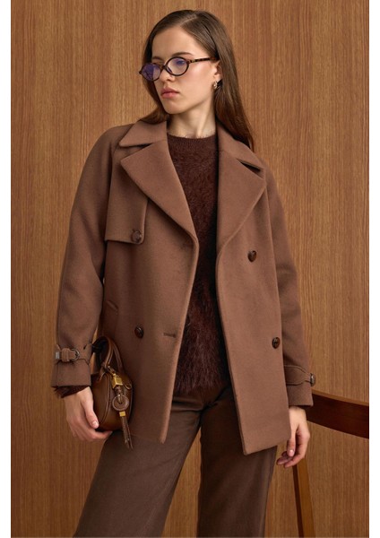 Pelerin ve Kol Patı Detaylı Kruvaze Kısa Kaban A.KAHVE 3161