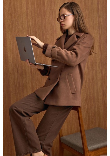 Pelerin ve Kol Patı Detaylı Kruvaze Kısa Kaban A.KAHVE 3161 indirimleri