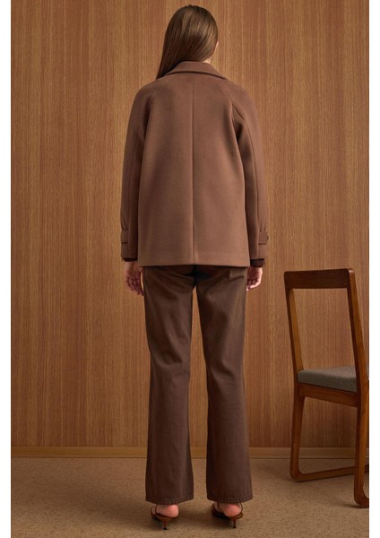 Pelerin ve Kol Patı Detaylı Kruvaze Kısa Kaban A.KAHVE 3161