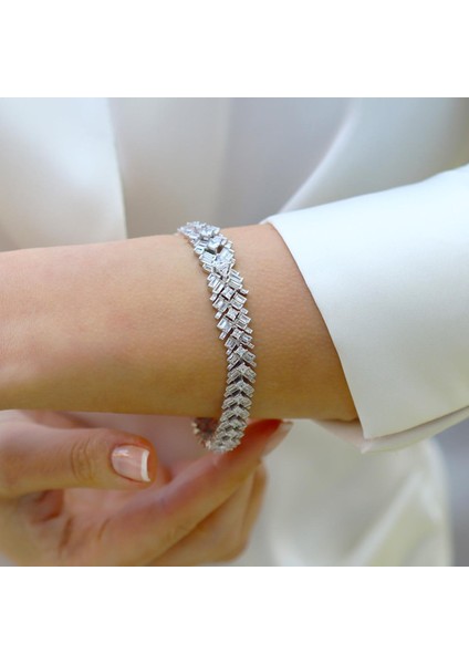 Mekik Işıltı Taşlı Gümüş Bileklik fiyatları