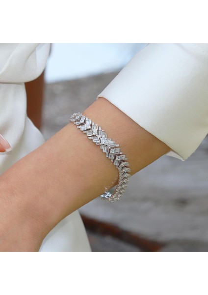 Mekik Işıltı Taşlı Gümüş Bileklik fırsatları