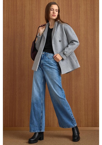 Pelerin ve Kol Patı Detaylı Kruvaze Kısa Kaban AÇIK GRİ 3161 fırsatları