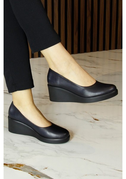Mabel Lacivert Hakiki Dana Derisi Yuvarlak Burun Dolgu Topuklu Günlük Ayakkabı