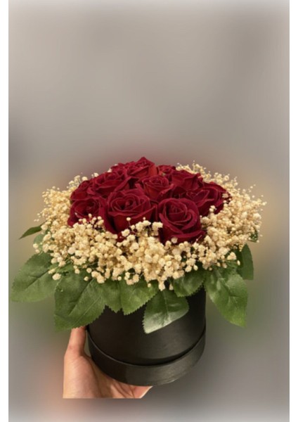 Siyah Silindir Kutuda Gerçek Görünümlü Yapay Kırmızı Gül Dekoratif Kutu