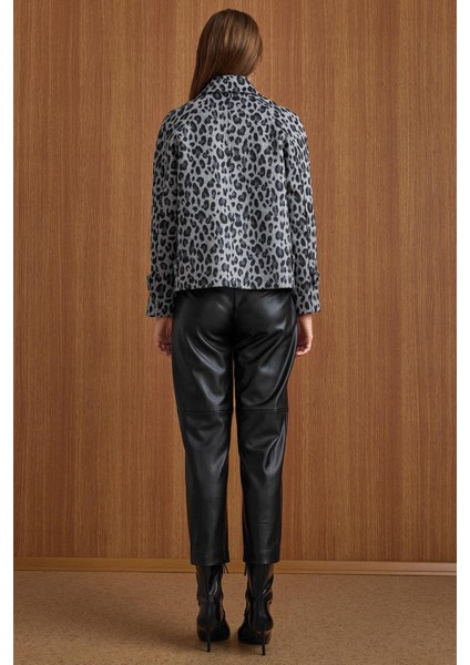 Çıt Çıt Kapamalı Pat Detaylı Leopar Desenli Kısa Kaban GRİ 3163-L