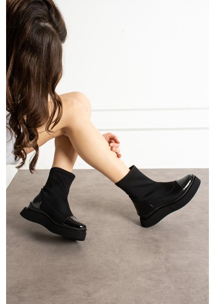 Kadın Siyah Streç Dalgıç Maxi Model Rugan Detaylı Kalın Poli Taban Bot modelleri