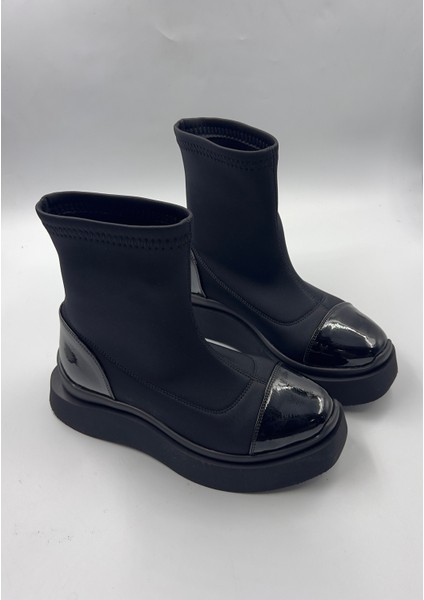 Kadın Siyah Streç Dalgıç Maxi Model Rugan Detaylı Kalın Poli Taban Bot