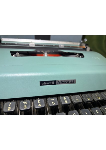 Olivetti Lettera 32 Mavi Renk Çantalı Daktilo - Sorunsuz Çalışır Durumda