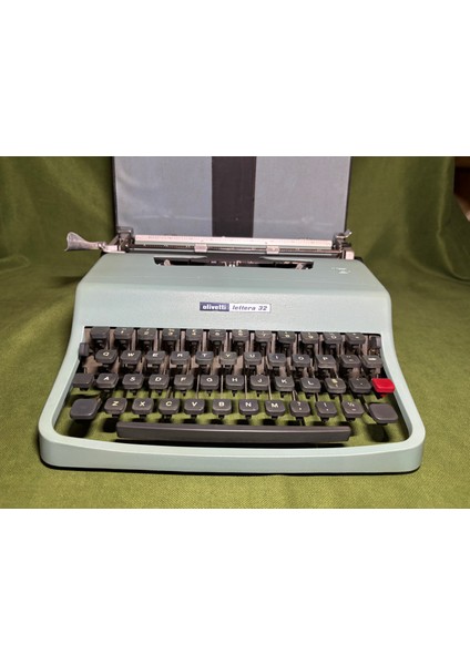 Olivetti Lettera 32 Mavi Renk Çantalı Daktilo - Sorunsuz Çalışır Durumda modelleri