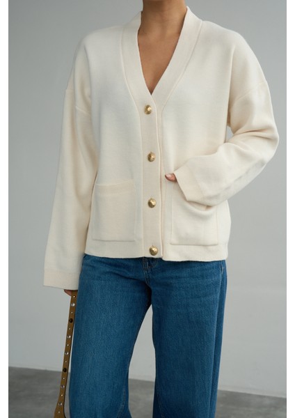 Kadın V Yaka Cep Detaylı Düğmeli Casual Hırka fırsatları