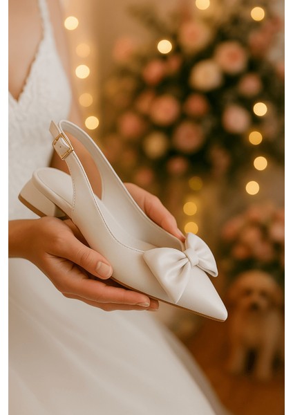 Ilef Fiyonklu Beyaz ( 3 cm Topuklu ) Sivri Burun Topuklu Ayakkabı