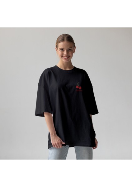 Cherry Mood Oversize Tişört - Siyah fırsatları