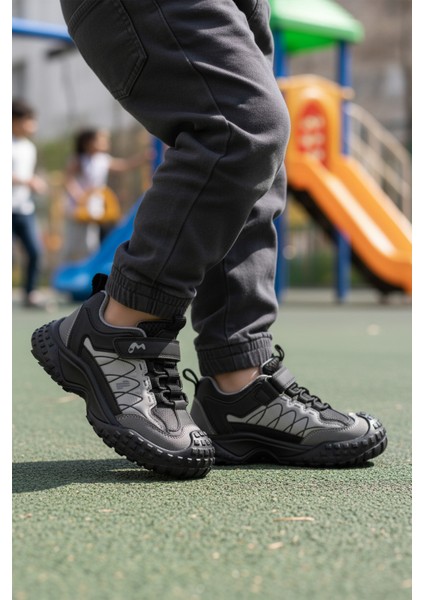 Gri-Siyah Hafif Çocuk Spor Ayakkabı 22676 F