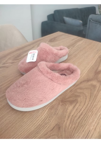 Kadın Peluş Ev Terliği – Yumuşak Tabanlı Sıcak Tüylü Panduf modelleri