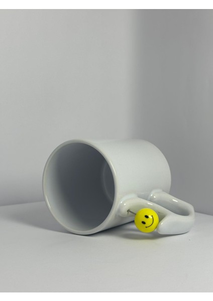 Smile Topu Kulplu Özel Tasarımlı Porselen Bardak | Yelkovanstudio modelleri