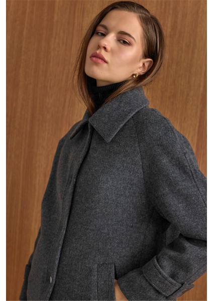 Çıt Çıt Kapamalı Pat Detaylı Kısa Kaban KOYU GRİ 3163 indirimleri