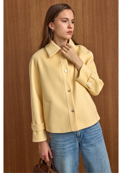 Çıt Çıt Kapamalı Pat Detaylı Kısa Kaban SARI 3163