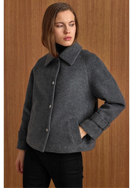 Çıt Çıt Kapamalı Pat Detaylı Kısa Kaban KOYU GRİ 3163