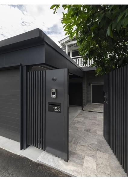 Akrilik Demir - Metal Boyası 1 Litre + 500 ml Akrilik Vernik + Bant + Rulo Fırça + Zımpara + Eldiven modelleri