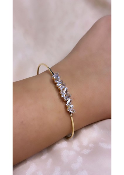 14 Ayar Altın Kaplama Renginde Taşlı Ince Ayarlanabilir Kelepçe