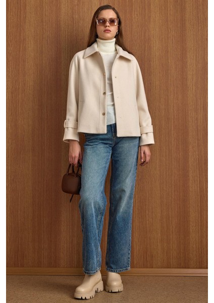 Çıt Çıt Kapamalı Pat Detaylı Kısa Kaban EKRU 3163