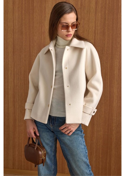 Çıt Çıt Kapamalı Pat Detaylı Kısa Kaban EKRU 3163 fırsatları